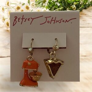Betsey Johnson Orange Mixer and Pie Earrings